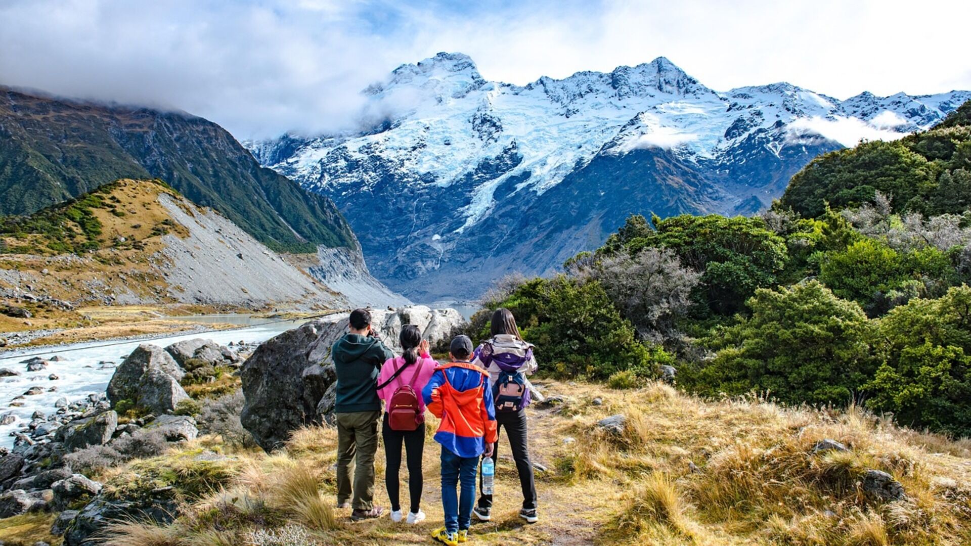 Visitors hiking at Mount Aoraki